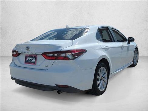 Used 2022 Toyota Camry LE FWD image 5
