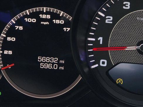 Used 2019 Porsche Cayenne w/ Premium Plus Package image 19