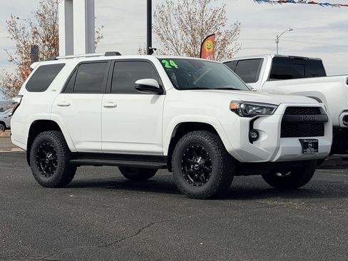 Used 2024 Toyota 4Runner SR5 image 39