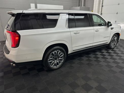 Used 2024 GMC Yukon XL Denali Ultimate AWD/4WD image 10