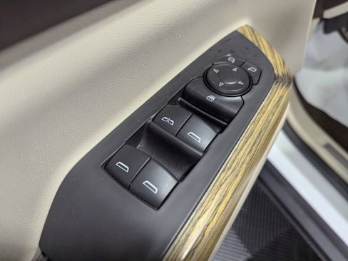 Used 2017 GMC Acadia Denali w/ Technology Package AWD/4WD image 20