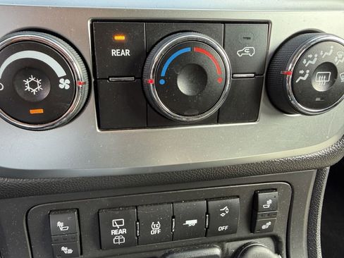 Used 2016 GMC Acadia SLE AWD/4WD image 35