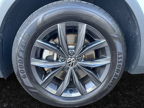 Used 2024 Volkswagen Tiguan SE AWD/4WD image 9