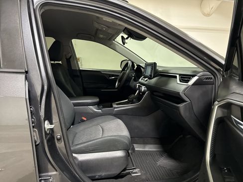 Used 2020 Toyota RAV4 XLE AWD/4WD image 21