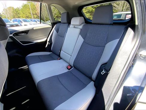 Used 2022 Toyota RAV4 XLE image 20