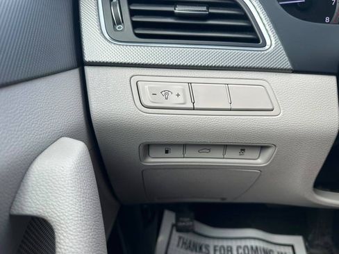Used 2016 Hyundai Sonata SE FWD image 19