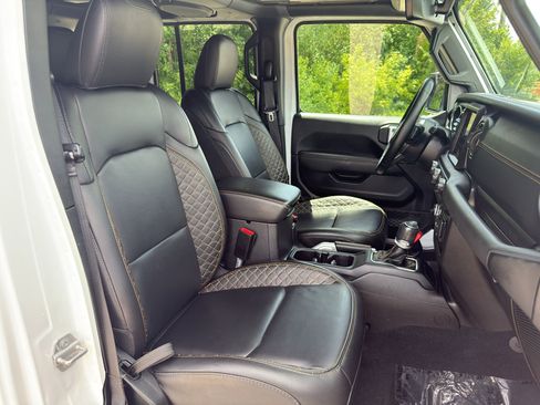 Used 2021 Jeep Wrangler Unlimited Sahara AWD/4WD image 52
