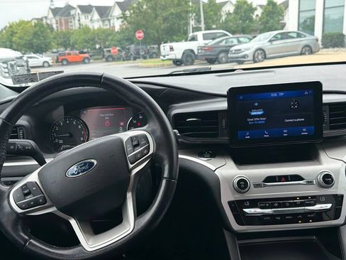 Used 2021 Ford Explorer XLT AWD/4WD image 8