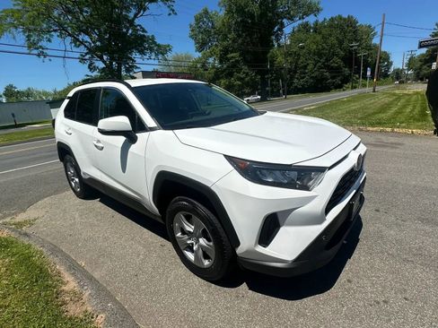 Used 2022 Toyota RAV4 LE AWD/4WD image 3