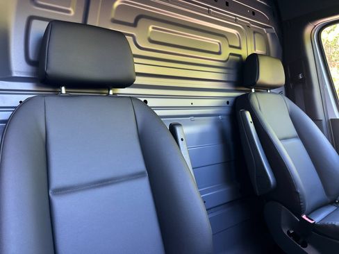 Used 2025 Mercedes-Benz Sprinter 2500 image 16
