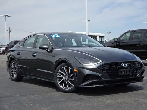 Used 2022 Hyundai Sonata Limited w/ Cargo Package FWD image 2