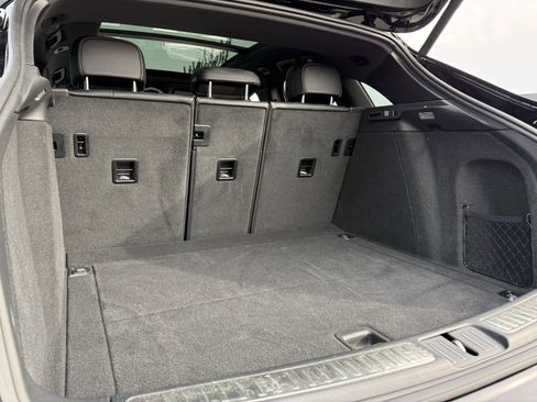 Used 2025 Porsche Macan image 33