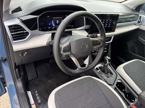 New 2026 Volkswagen Taos SE FWD image 11