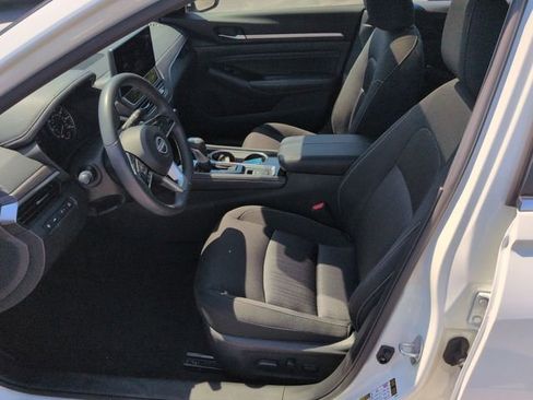 Used 2023 Nissan Altima 2.5 SV w/ SV Premium Package FWD image 14