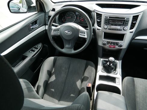 Used 2013 Subaru Outback 2.5i AWD/4WD image 9