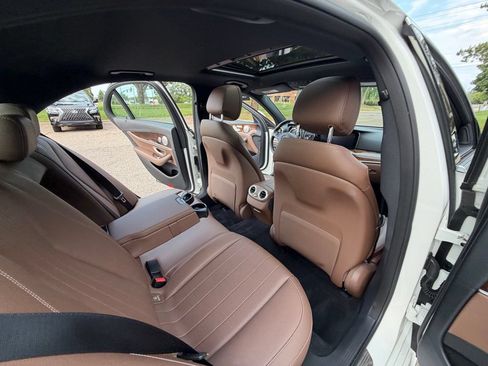 Used 2017 Mercedes-Benz E 300 4MATIC image 33
