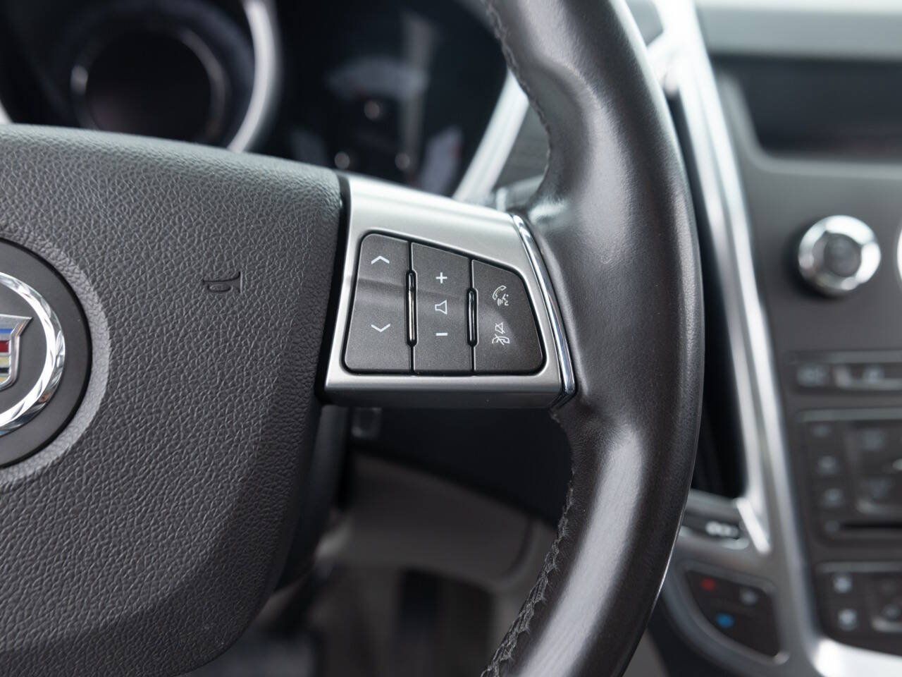 Used 2011 Cadillac SRX Luxury FWD image 38