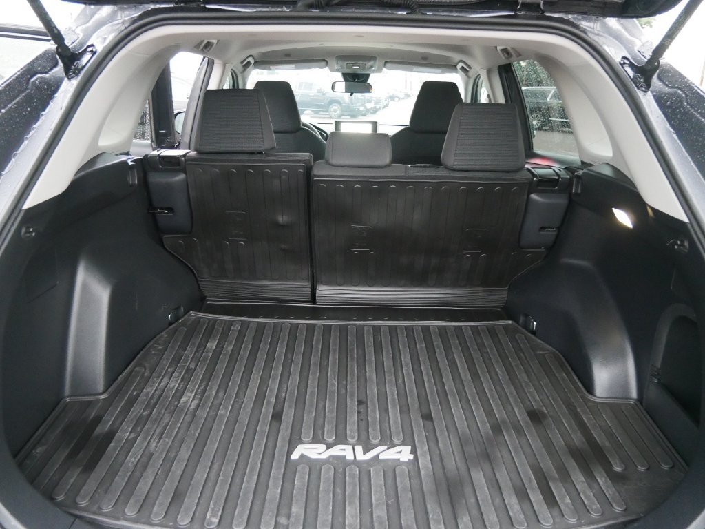 Used 2024 Toyota RAV4 LE AWD/4WD image 11