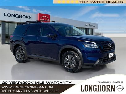 New 2025 Nissan Pathfinder SV w/ Black Appearance Package