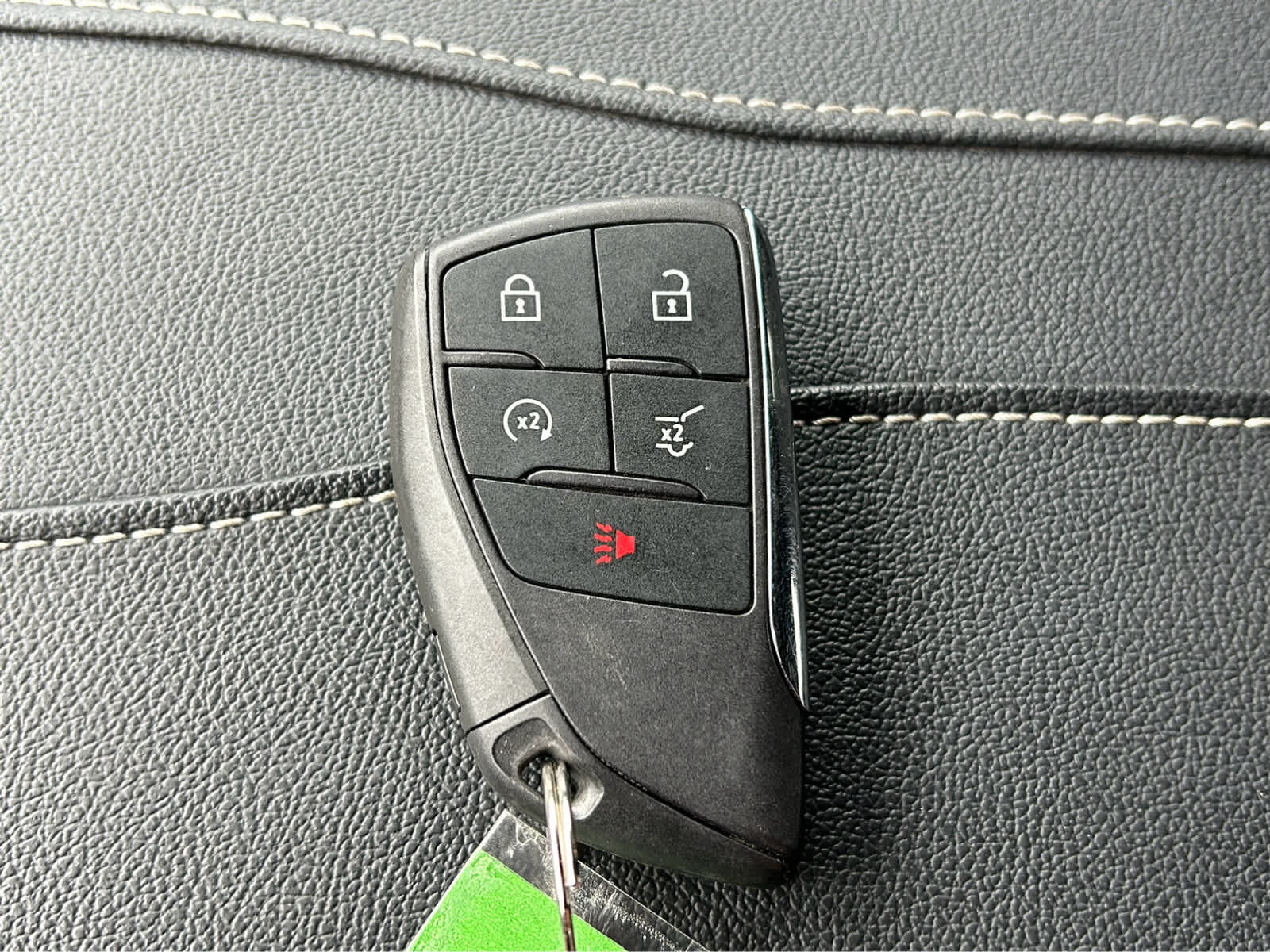 Used 2025 Chevrolet Traverse LT FWD image 47