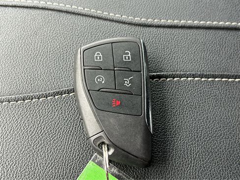 Used 2025 Chevrolet Traverse LT image 47