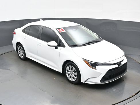 Used 2024 Toyota Corolla LE FWD image 32