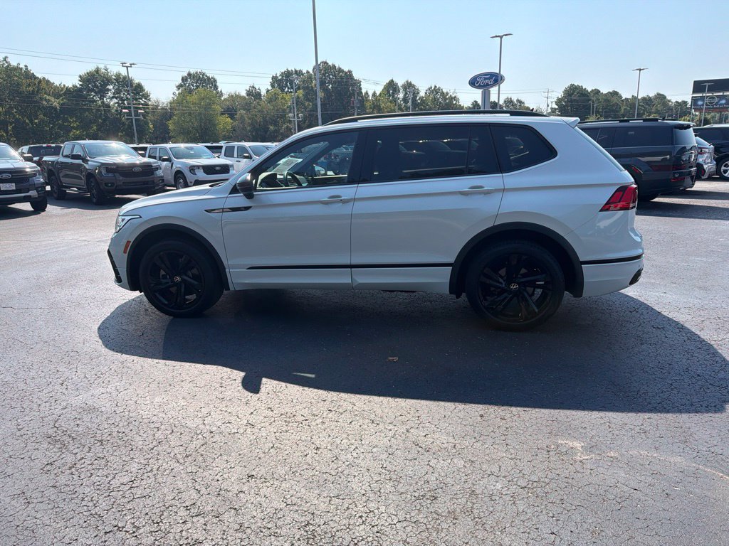 Used 2023 Volkswagen Tiguan SE R-Line FWD image 6