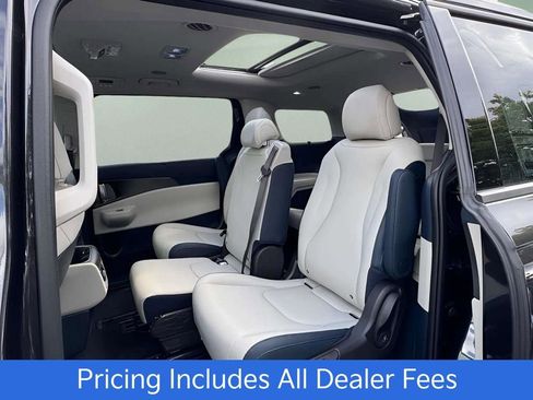 New 2026 Kia Carnival SX w/ SX Dark Edition Package FWD image 9