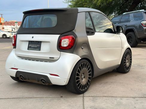 Used 2017 smart fortwo passion RWD image 8