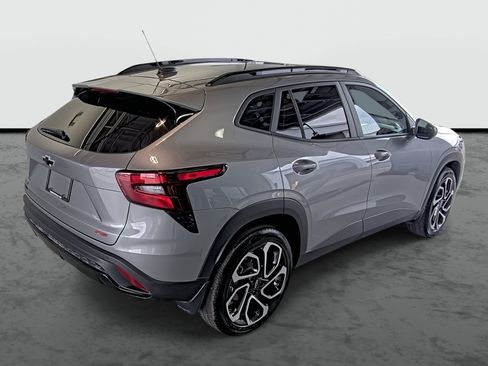 Used 2026 Chevrolet Trax RS w/ Sunroof Package FWD image 4