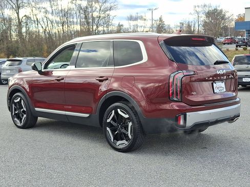 Used 2023 Kia Telluride EX w/ EX Captain's Chair Package image 4