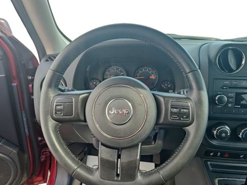 Used 2017 Jeep Patriot High Altitude AWD/4WD image 12