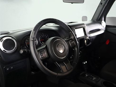 Used 2015 Jeep Wrangler Rubicon image 18