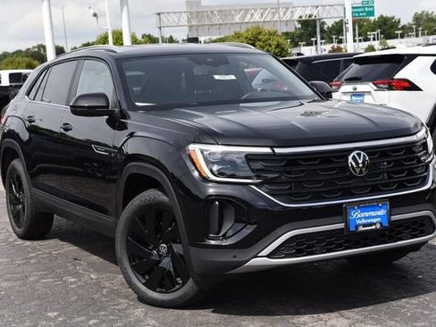 New 2026 Volkswagen Atlas Cross Sport SE AWD/4WD image 2