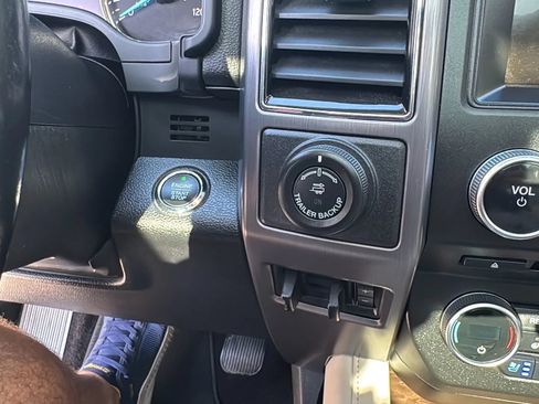 Used 2018 Ford Expedition Platinum AWD/4WD image 18