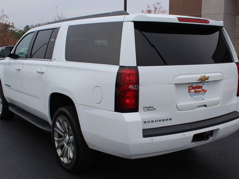 Used 2019 Chevrolet Suburban LT image 8