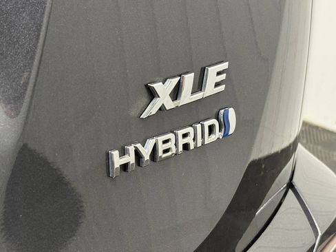 Used 2018 Toyota RAV4 XLE w/ Convenience Package AWD/4WD image 6