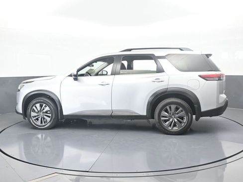 Used 2022 Nissan Pathfinder SV w/ SV Premium Package image 3