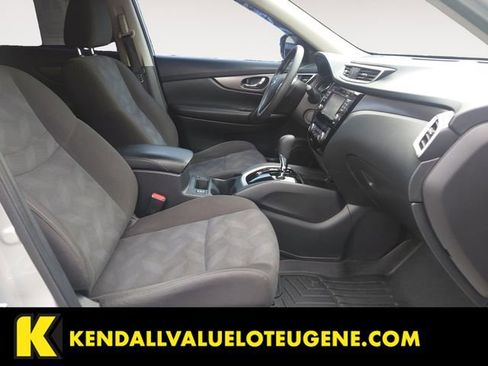 Used 2016 Nissan Rogue SV w/ SV Premium Package AWD/4WD image 15