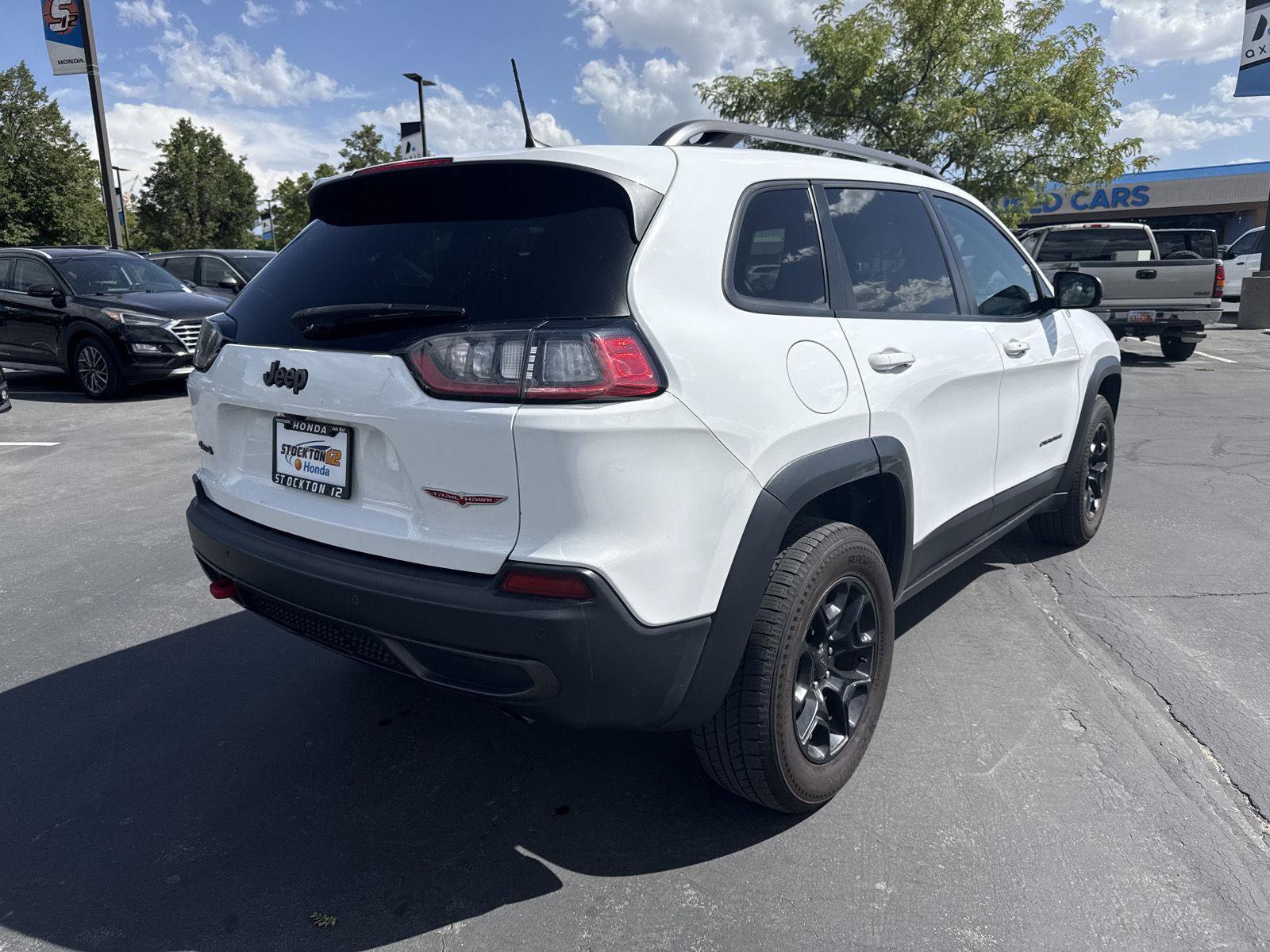 Used 2019 Jeep Cherokee Trailhawk AWD/4WD image 5