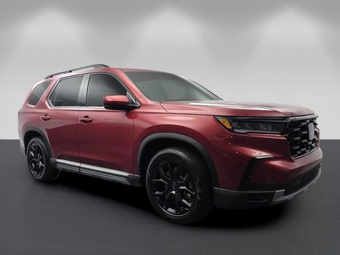 Used 2025 Honda Pilot Touring image 1