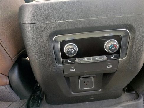 Used 2024 Chevrolet Tahoe High Country image 33