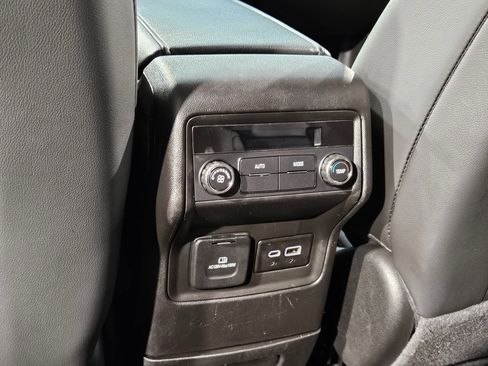 Used 2023 GMC Acadia SLT FWD image 37