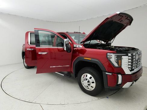 Used 2024 GMC Sierra 3500 Denali w/ Technology Package AWD/4WD image 21