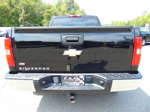 Used 2010 Chevrolet Silverado 1500 LT w/ Interior Plus Package AWD/4WD image 4