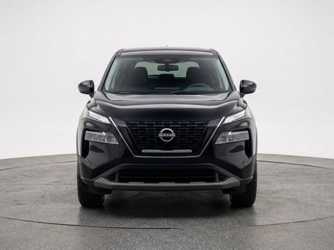 Used 2025 Nissan Rogue SV image 2