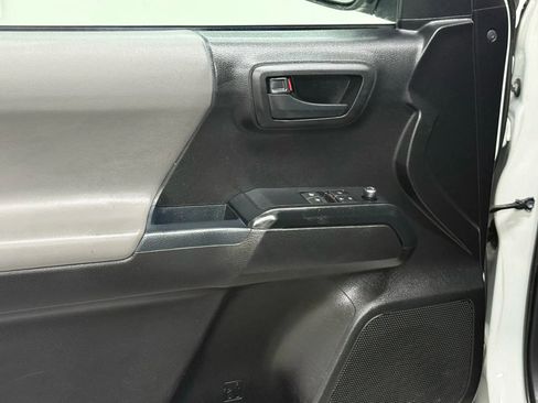 Used 2017 Toyota Tacoma 2WD Access Cab image 17