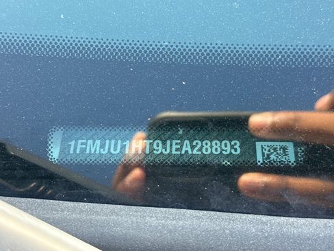 Used 2018 Ford Expedition XLT w/ Equipment Group 201A RWD image 3