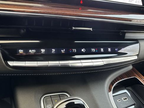 Certified 2022 Cadillac Escalade ESV Premium Luxury w/ Performance Package image 18