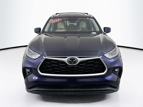 Certified 2023 Toyota Highlander XLE image 3